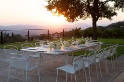 Clearance Tavolo modello Plus4 per l'esterno a prezzo Outlet Tavoli Da Giardino