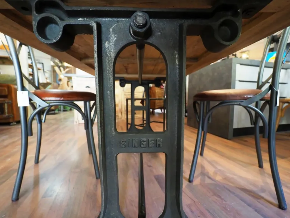 Outlet Etnico Tavolo Tavolo singer ghisa e lagno massello in offerta PREZZI OUTLET- Tavoli