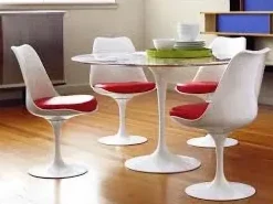 Tavolo ovale in laccato Tulip saarinen - art.e/53/o - allungabile - ovale e rotondo di in Offerta Outlet Tavoli