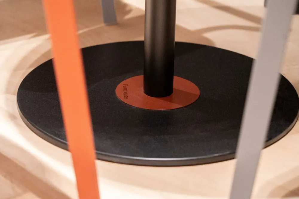 Point House Tavolo Ovo tondo di scontato del 38%- Tavoli