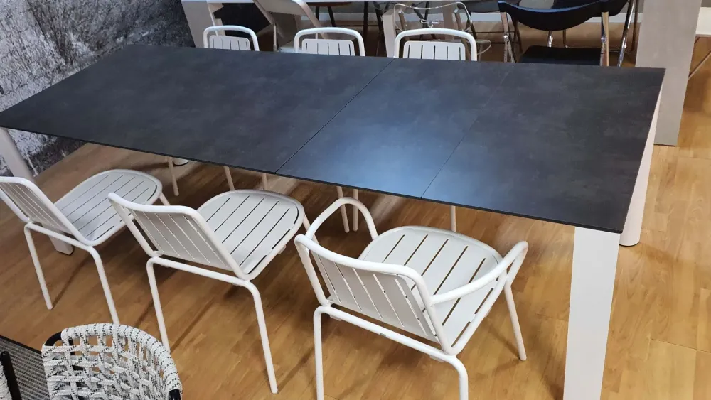 Tavolo per l'esterno modello Dorian a prezzi convenienti Tavoli Da Giardino