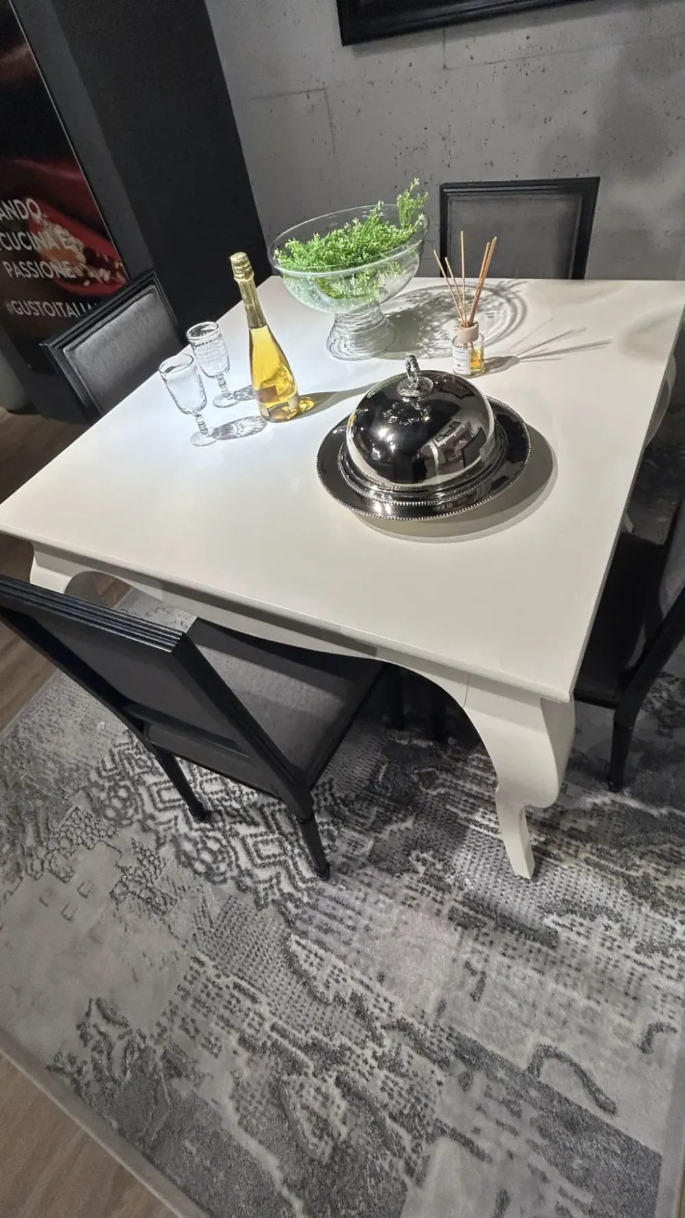 Tavolo quadrato in legno Tavolo quadrato laccato di in Offerta Outlet^Dialma Brown