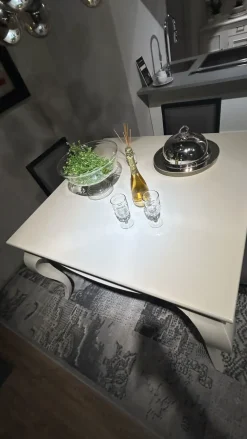 Tavolo quadrato in legno Tavolo quadrato laccato di in Offerta Outlet^Dialma Brown