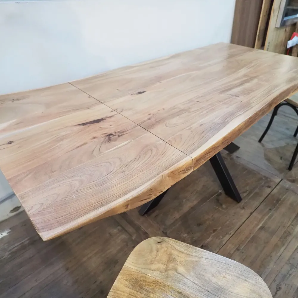 Tavolo rettangolare con basamento centrale Tavolo design indsutrial live edge in legno e matallo scontato^Outlet Etnico Outlet