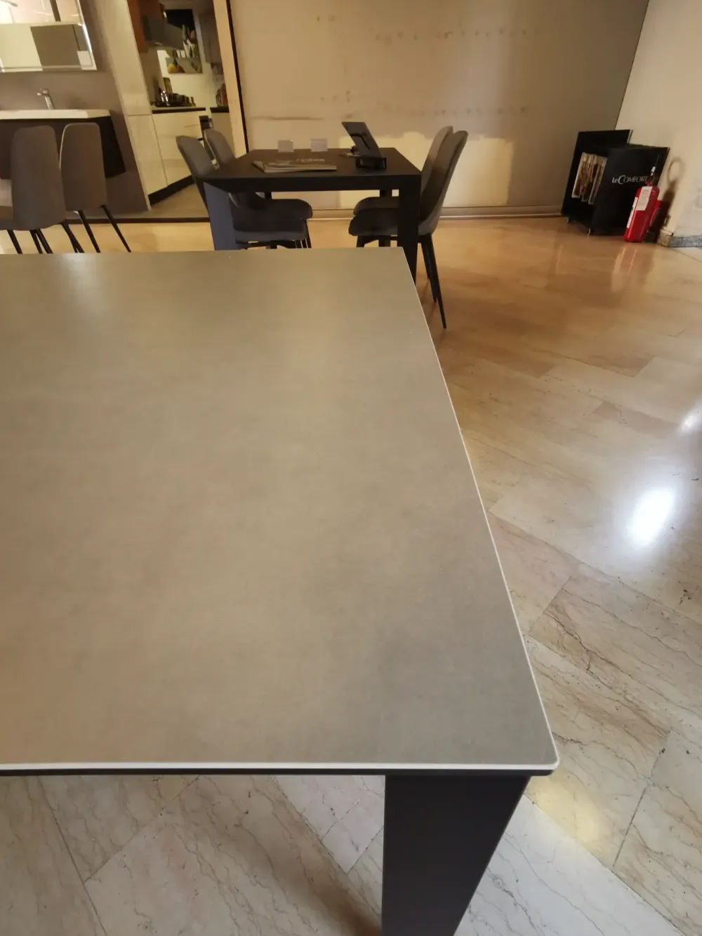 New Tavolo rettangolare Eminence fast di a prezzo riservato Tavoli