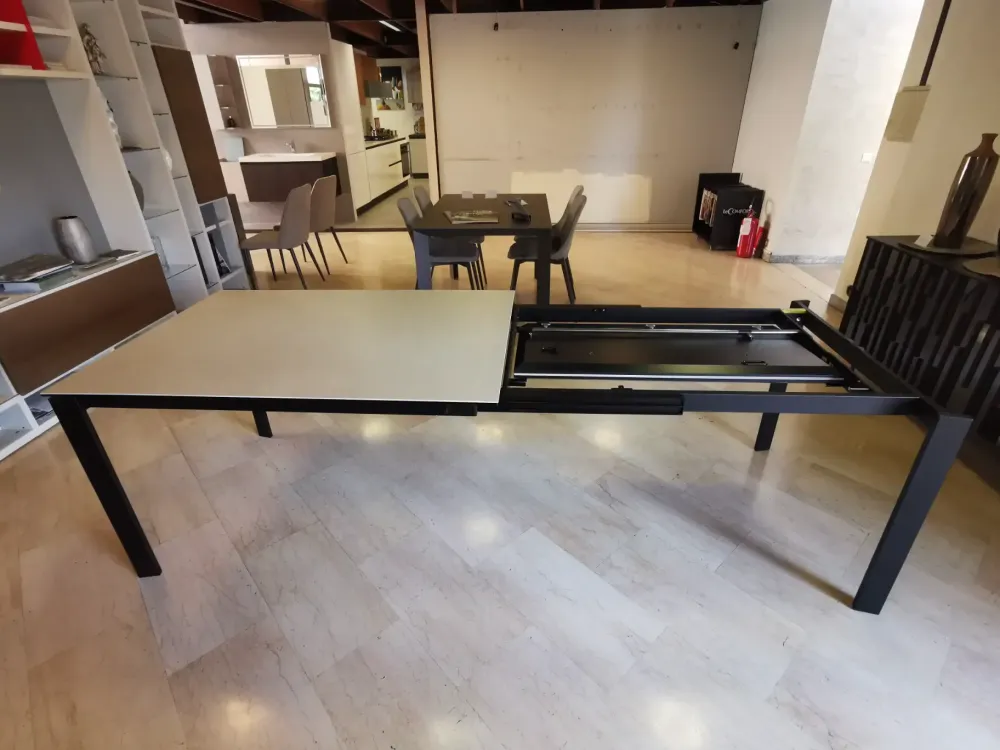 New Tavolo rettangolare Eminence fast di a prezzo riservato Tavoli