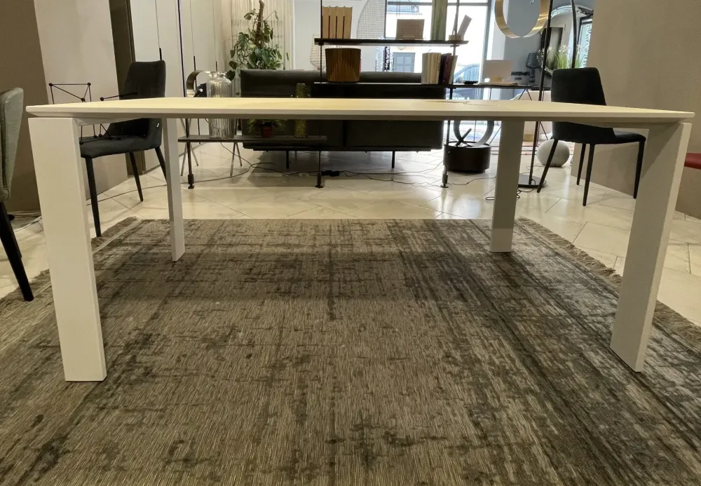 Outlet Tavolo rettangolare Four soft touch scontato del 25% Tavoli