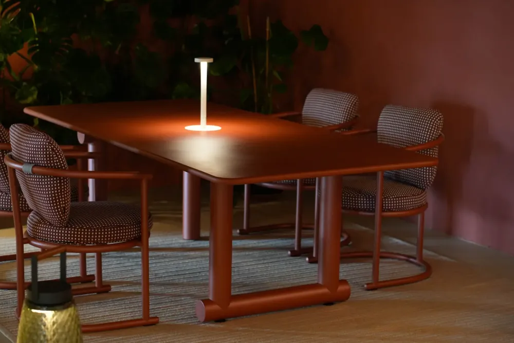 Tavolo rettangolare in altri materiali Trampoline 561 di in Offerta Outlet^Cassina