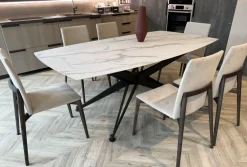 Tavolo sagomato in altri materiali Halley di in Offerta Outlet^Tomasella Best