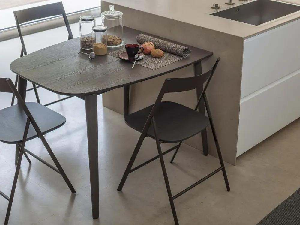 Hot Tavolo sagomato in legno Ribot in Offerta Outlet Tavoli