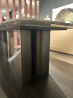 Tavolo sagomato in marmo Gullwing di in Offerta Outlet^Lema