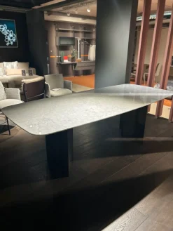 Tavolo sagomato in marmo Gullwing di in Offerta Outlet^Lema