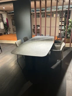 Tavolo sagomato in marmo Gullwing di in Offerta Outlet^Lema