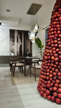 Tavolo sagomato in vetro Manta di in Offerta Outlet^Rimadesio Hot