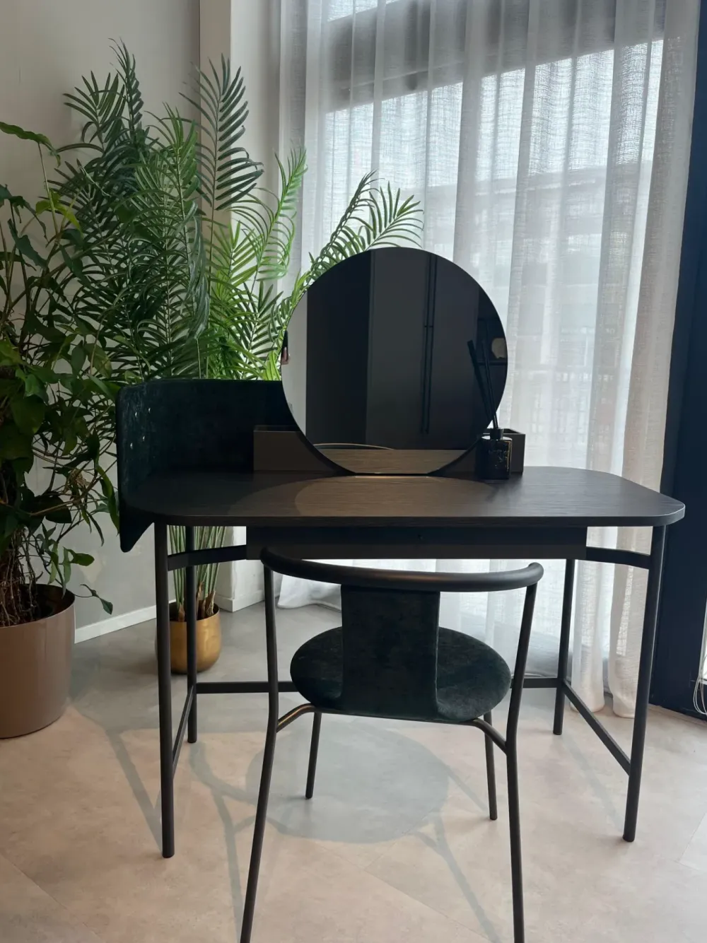 Hot Tavolo Scrittoio ninfea e sedia agel di scontato del 30% Tavoli