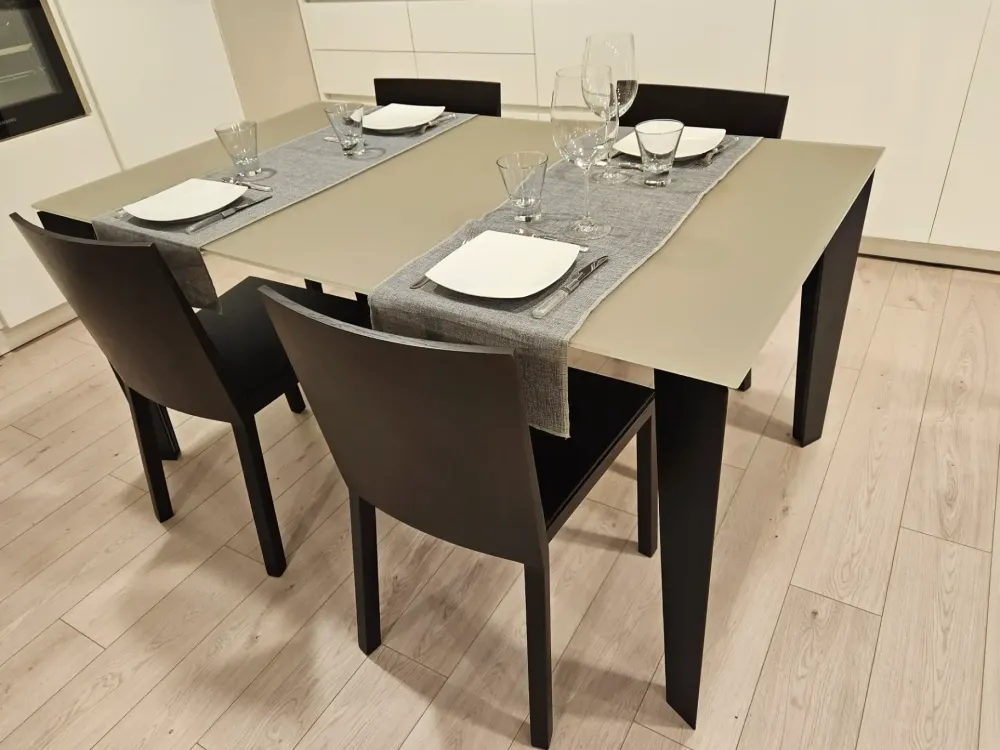 Sale Tavolo Tavolo modello cruz a prezzo scontato Tavoli