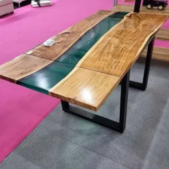 Sale Tavolo Tavolo in legno re resina industrial a prezzo scontato Tavoli