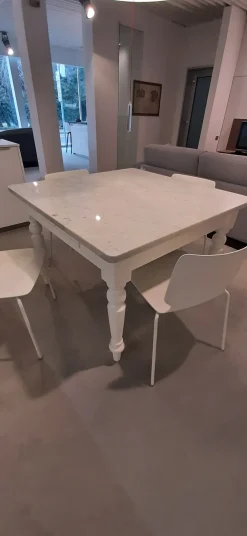 Tavolo Vernazza in marmo Fisso Tavoli