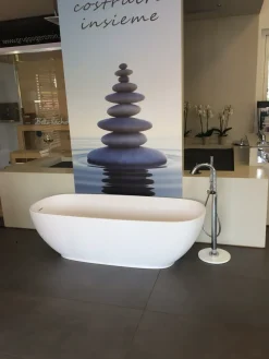 Vasca da bagno in Resina modello Betty next bianco opaco a prezzo scontato^Mastella