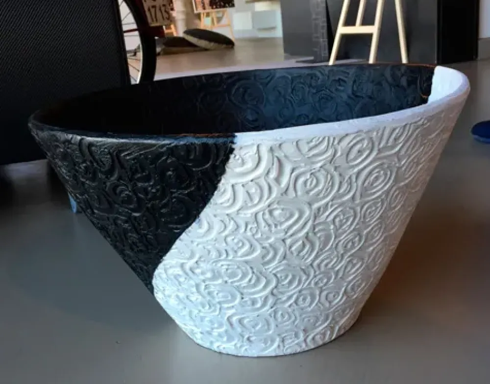 Oltremateria Vaso bicolore rivestito in Ecomalta texture Damascata - Pezzo unico- Oggettistica