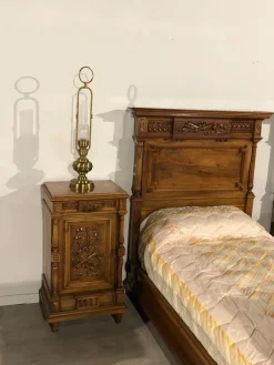 Lando Vendiamo il comodino modello Ottocento di a prezzi vantaggiosi!- Comodini