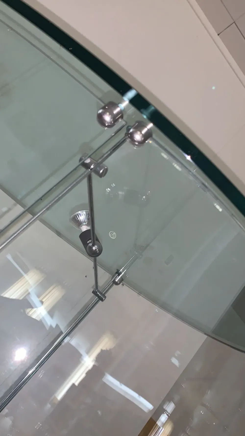 Vetrinetta Ellipse in stile design con forte sconto^Reflex New