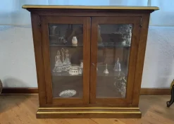 Online Vetrinetta Vetrina noce i solisti  stile classica Vetrina noce i solisti  di in Offerta Outlet Vetrinette