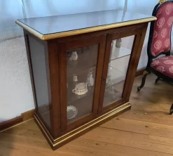 Online Vetrinetta Vetrina noce i solisti stile classica Vetrina noce i solisti di in Offerta Outlet Vetrinette