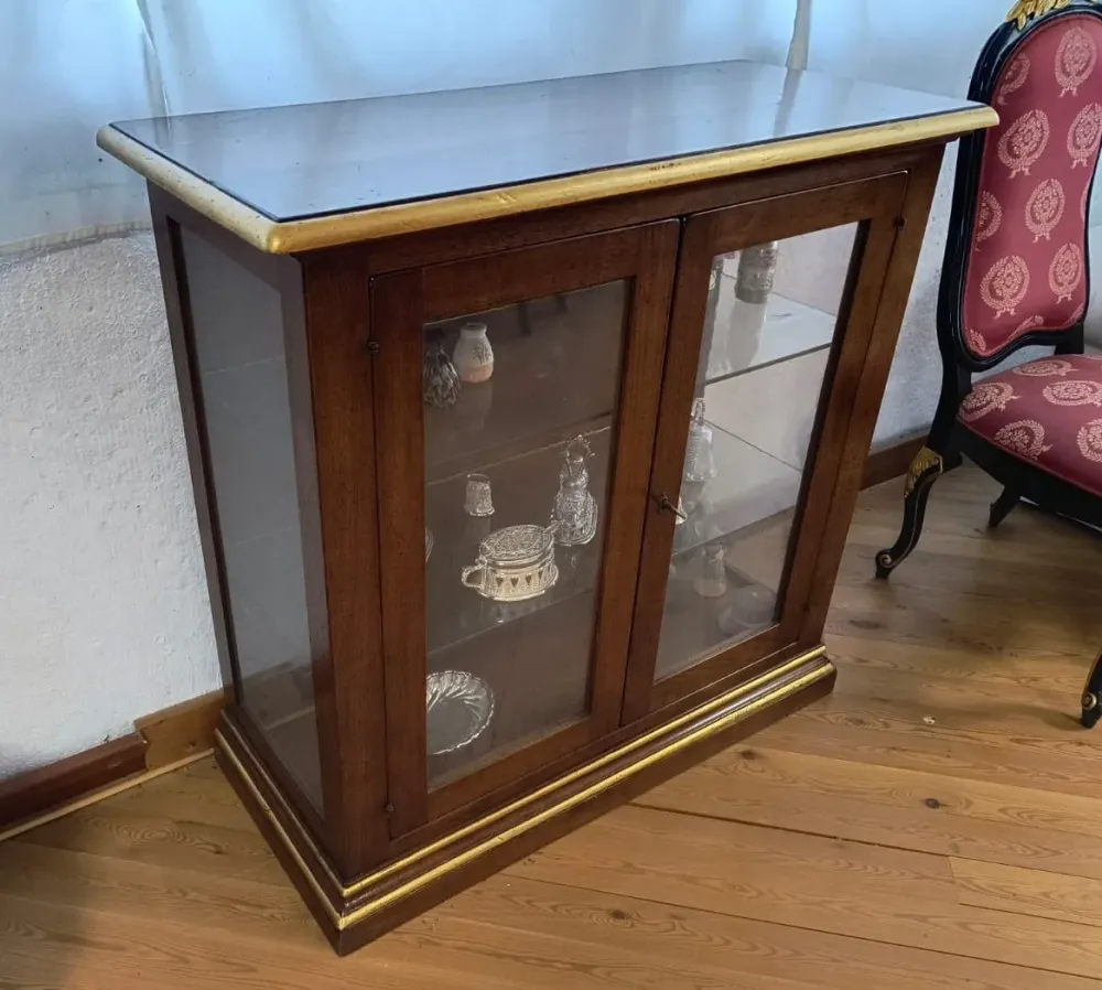 Online Vetrinetta Vetrina noce i solisti stile classica Vetrina noce i solisti di in Offerta Outlet Vetrinette