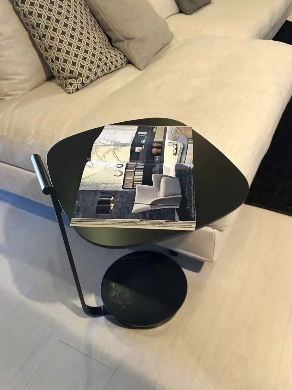 Molteni & C Vieni a scoprire il modello Surf di . a prezzo scontato- Tavolini